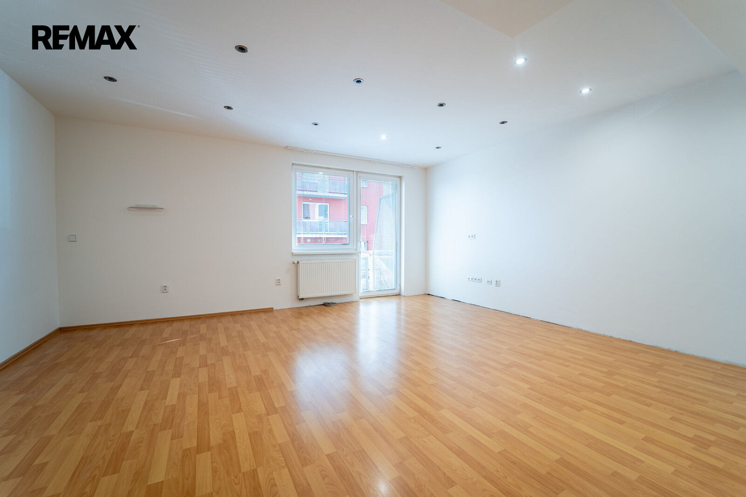 Pronájem bytu 1+kk 43 m² – fotografie 3