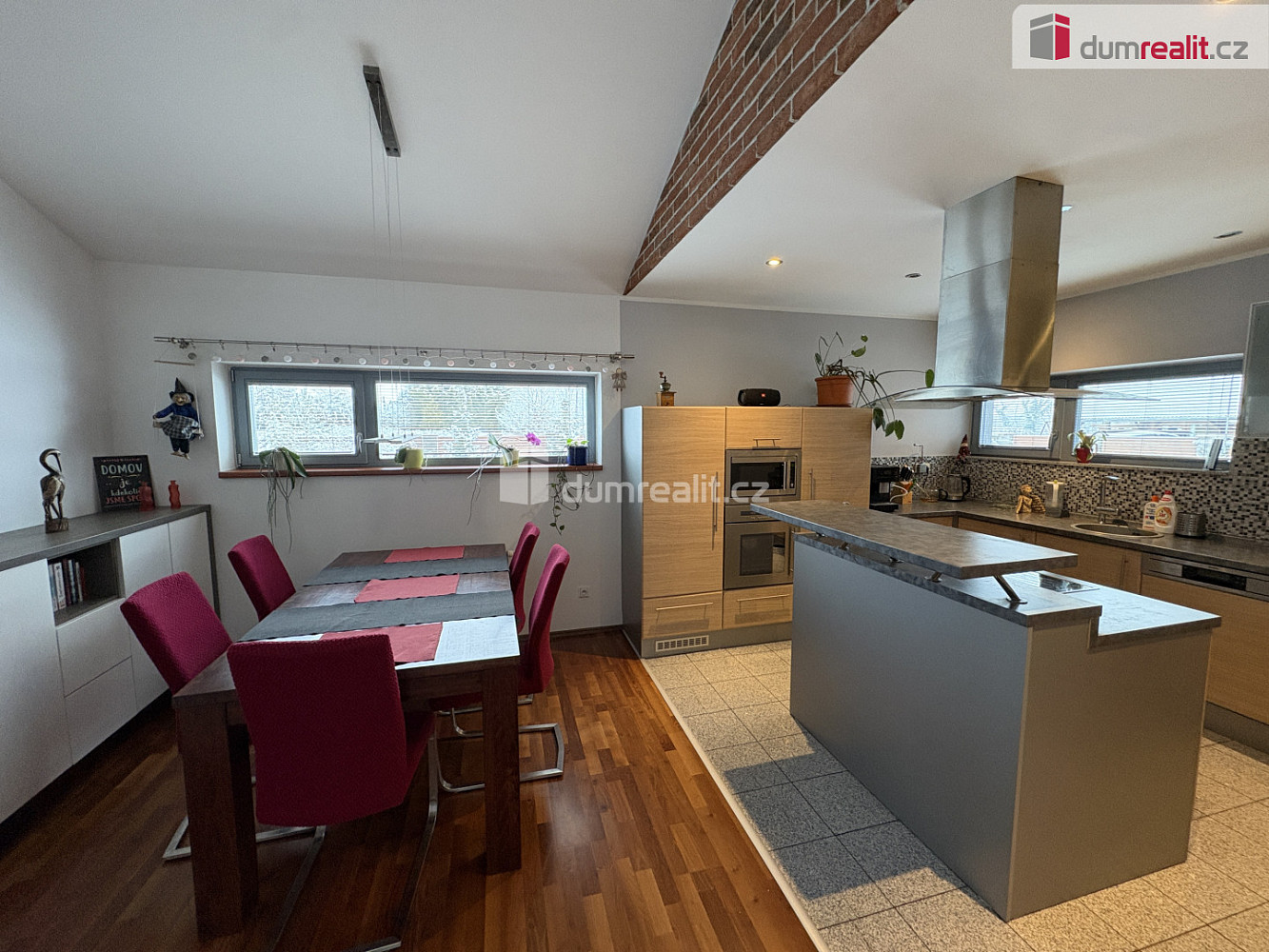 Prodej domu 208 m² s pozemkem 1 506 m² – pohled 3