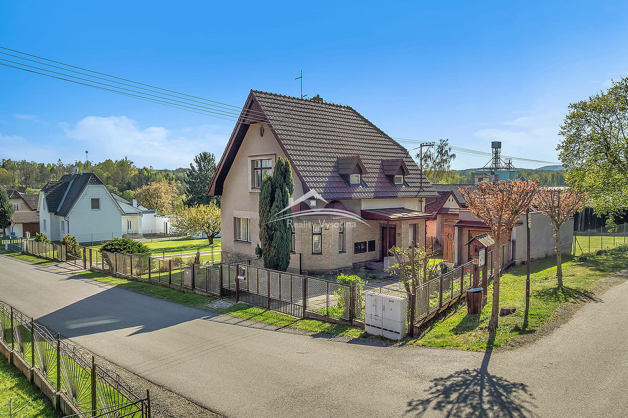 Prodej domu 140 m² s pozemkem 1 002 m²