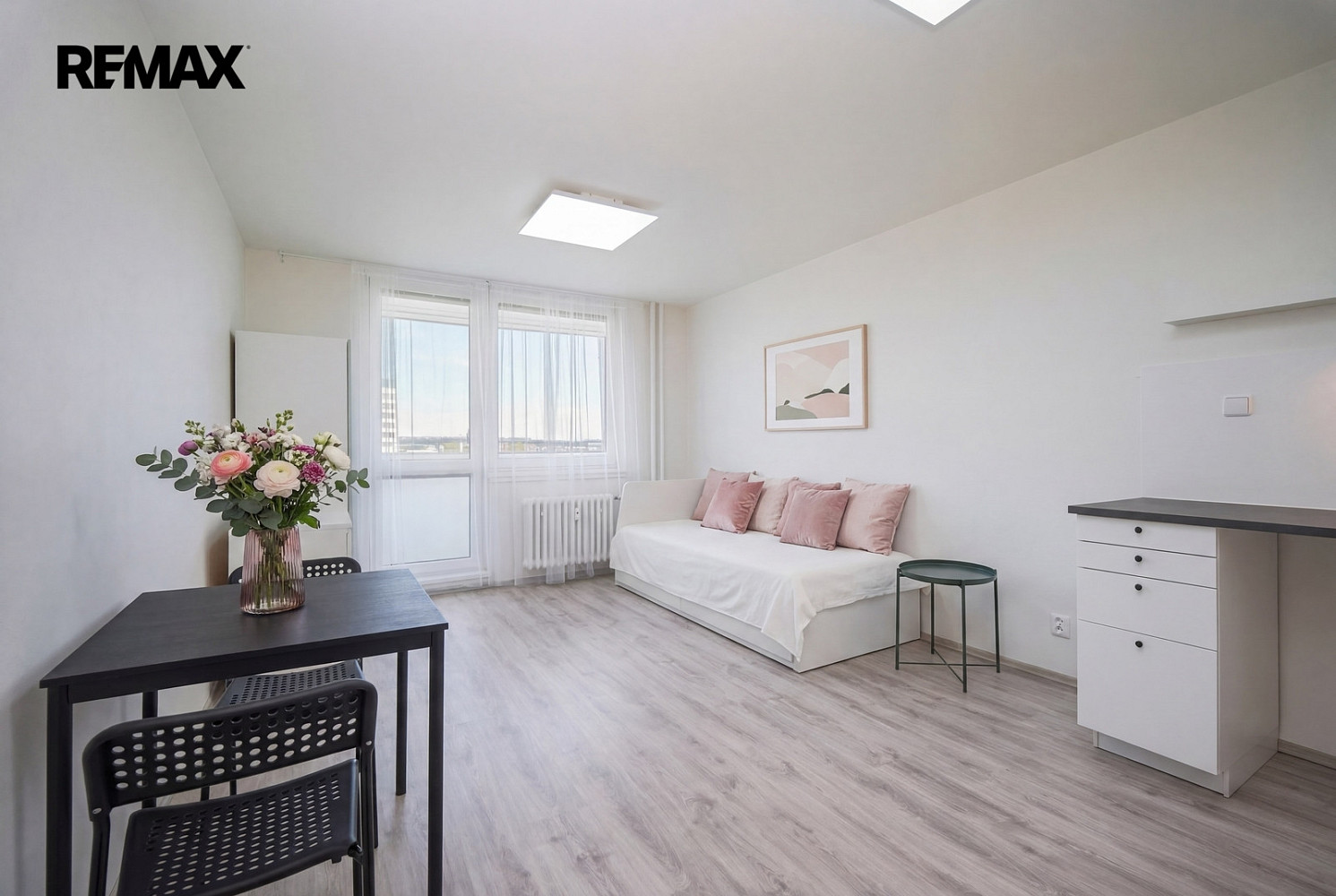 Pronájem bytu 1+kk 24 m² — photo 2