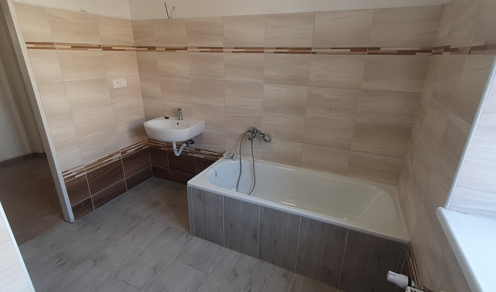 Pronájem bytu 2+1 74 m², Košťany – náhled fotky 7