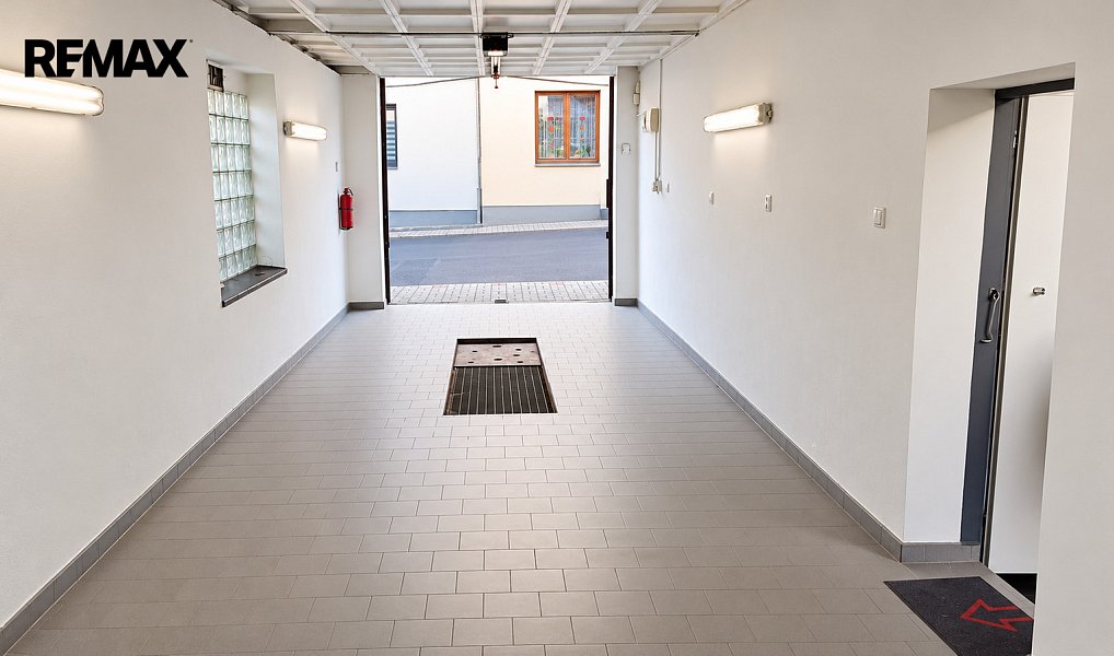 Prodej prostorné dvojgaráže 42 m2 Bílina, ul. Tylova, Bílina – náhled fotky 2