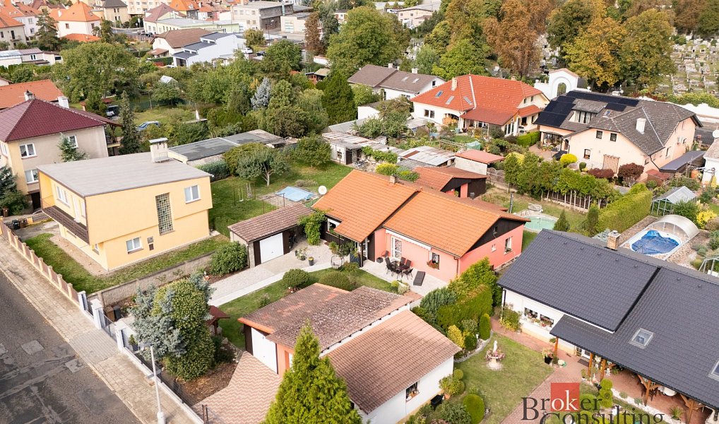 Prodej domu 286 m² s pozemkem 868 m², Žatec – náhled fotky 36