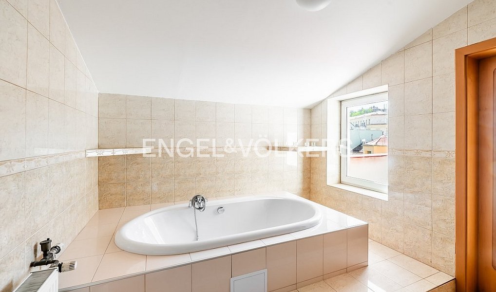 Prodej bytu 5+1 240 m², Praha – náhled fotky 9