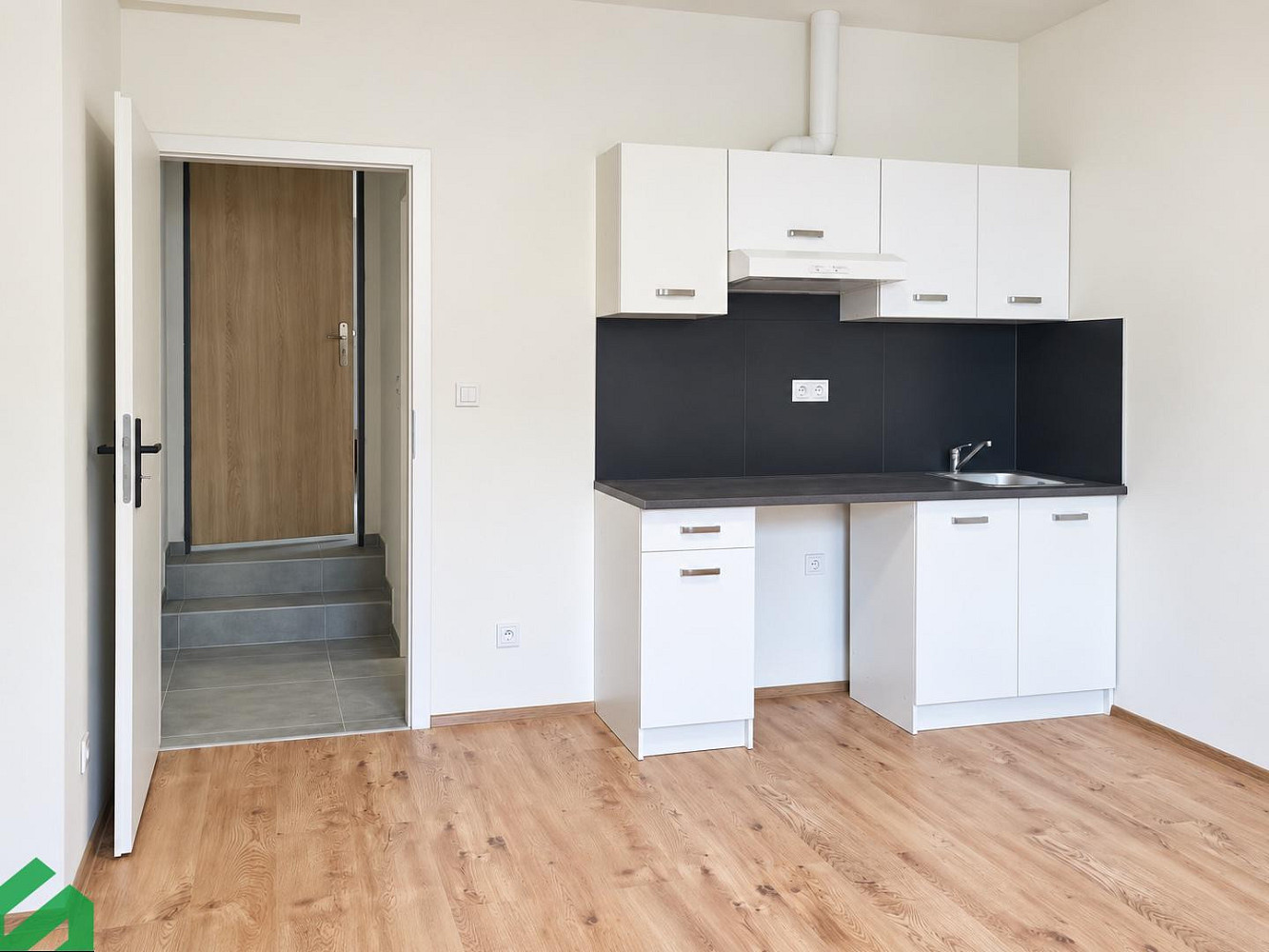 Pronájem bytu 1+kk 23 m² – fotografie 2