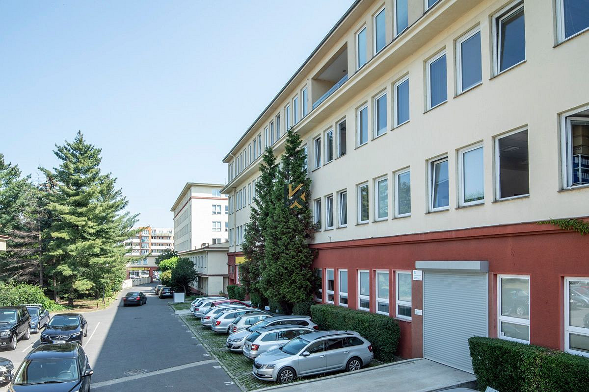 Pronájem prostor v přízemí o velikosti 300 m², P10 Malešice,6 – pohled 2