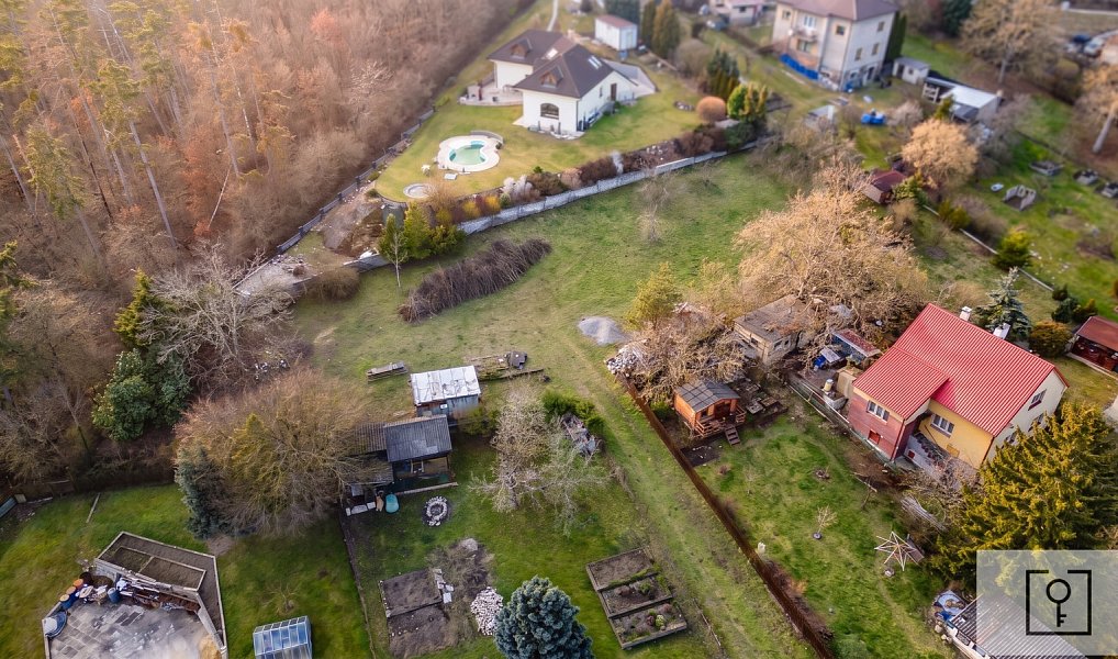 Prodej stavebního pozemku 1 748 m², Králův Dvůr – náhled fotky 2