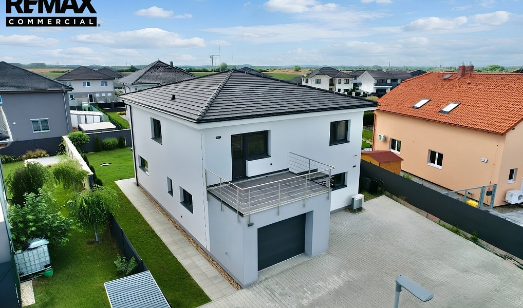 Prodej domu 220 m² s pozemkem 726 m², Polerady – náhled fotky 2