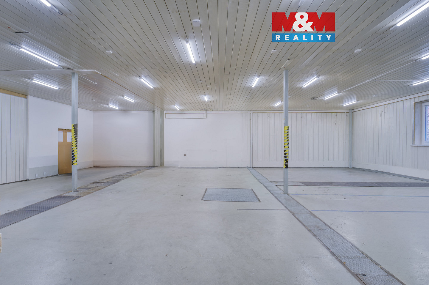 Pronájem obchodních prostor 360 m²