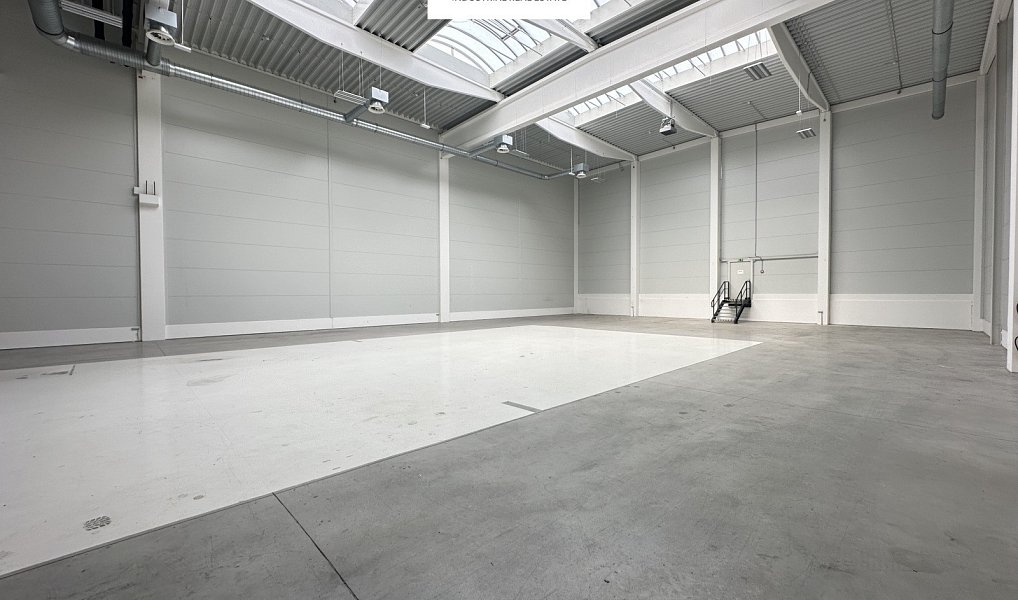 Pronájem výrobních prostor 943 m², Praha – fotka 1 z 9