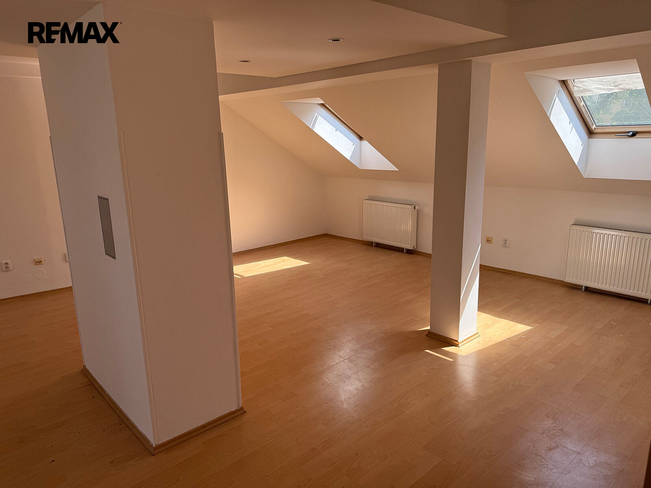 Prodej domu 240 m² s pozemkem 280 m² - Widok 3