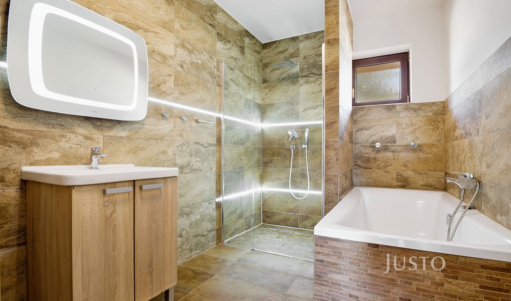 Prodej domu 227 m² s pozemkem 1 747 m², Teplice – náhled fotky 22