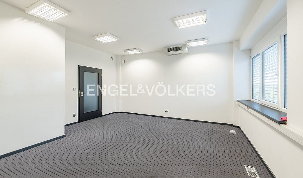 Pronájem kanceláře 254 m², Jesenice – náhled fotky 6