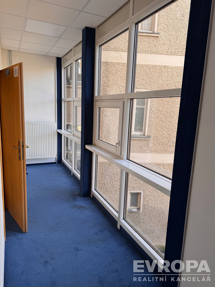 Pronájem kanceláře 74 m² – fotografie 4