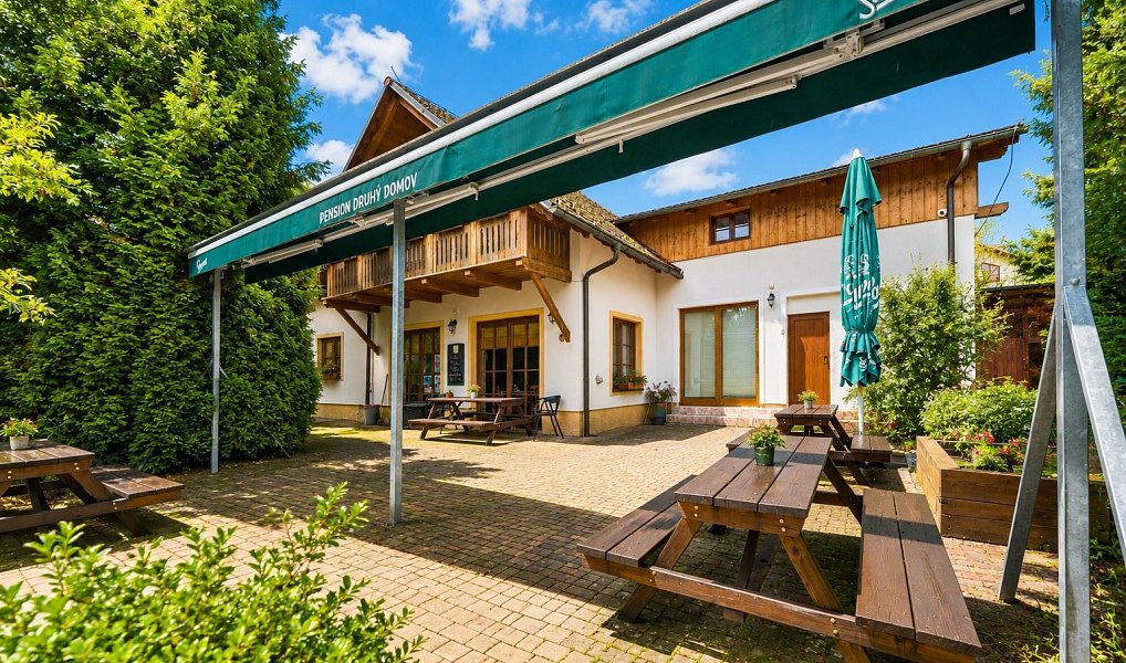 Prodej ubytovacího objektu 280 m², Nový Bor – náhled fotky 3