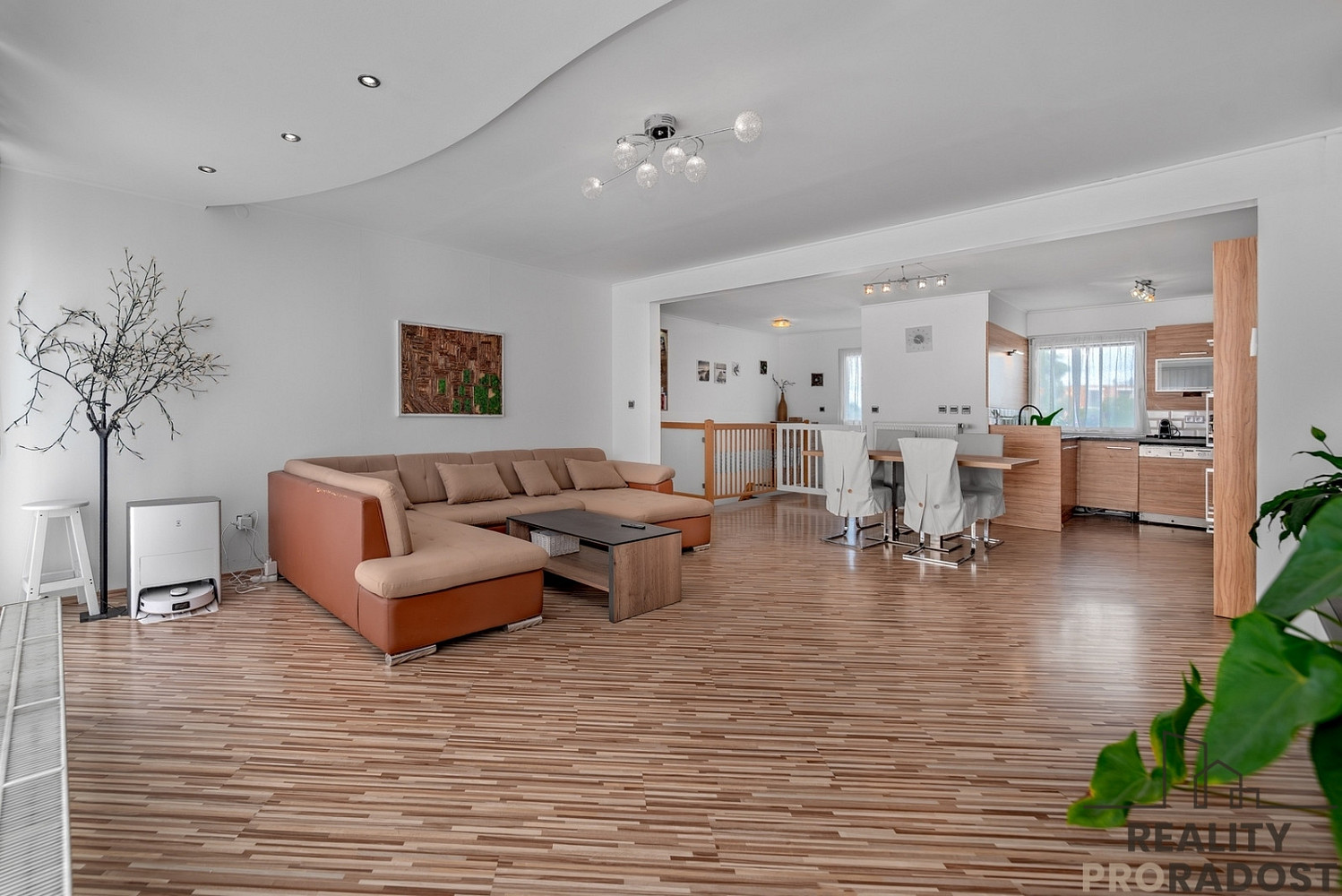 Prodej domu 200 m² s pozemkem 607 m² – fotografie 2