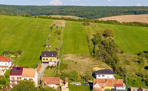 Prodej stavebního pozemku 1 300 m², Šumice
