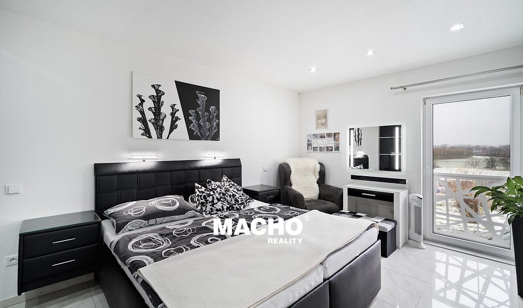 Prodej domu 220 m² s pozemkem 2 014 m², Soběslav – náhled fotky 9