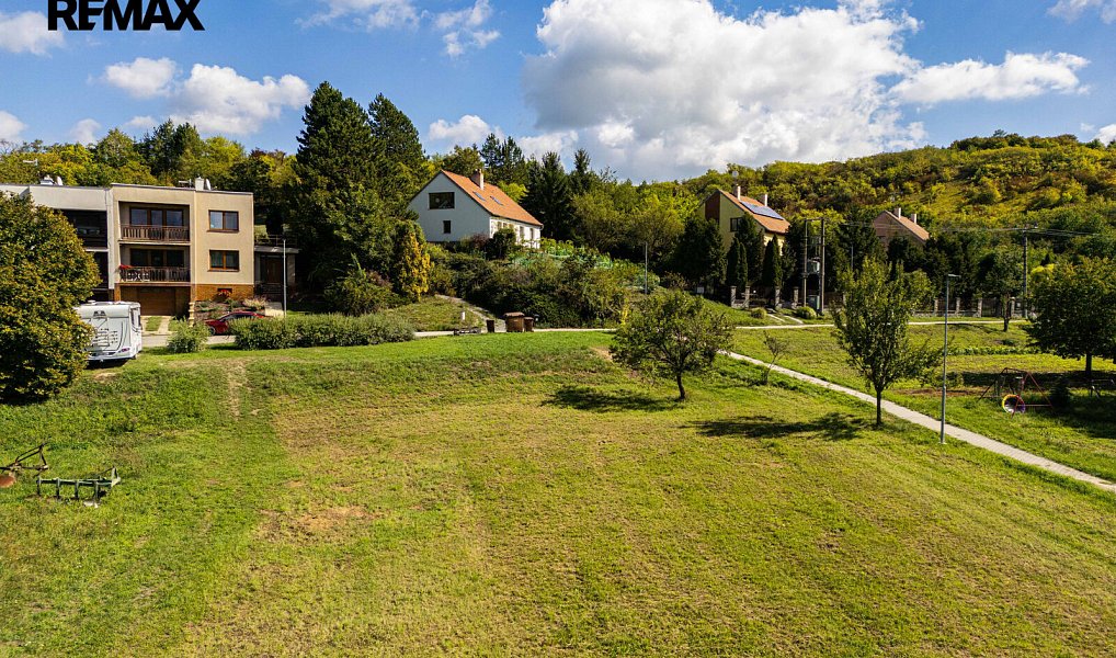 Prodej stavebního pozemku 2 330 m², Milešovice – náhled fotky 23