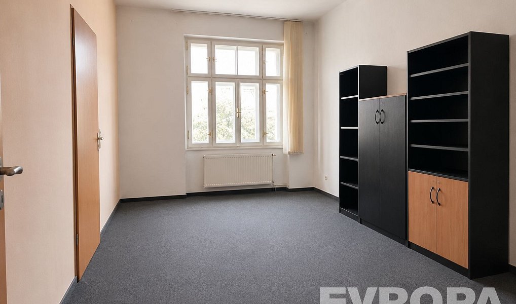 Pronájem kanceláře 67 m², Hradec Králové – náhled fotky 3