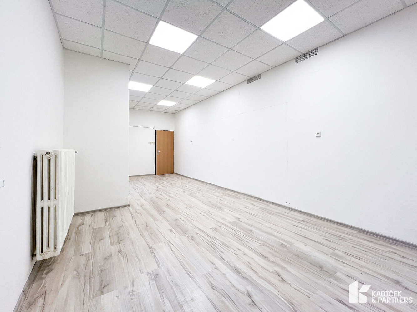 Pronájem obchodních prostor 60 m² – fotografie 3