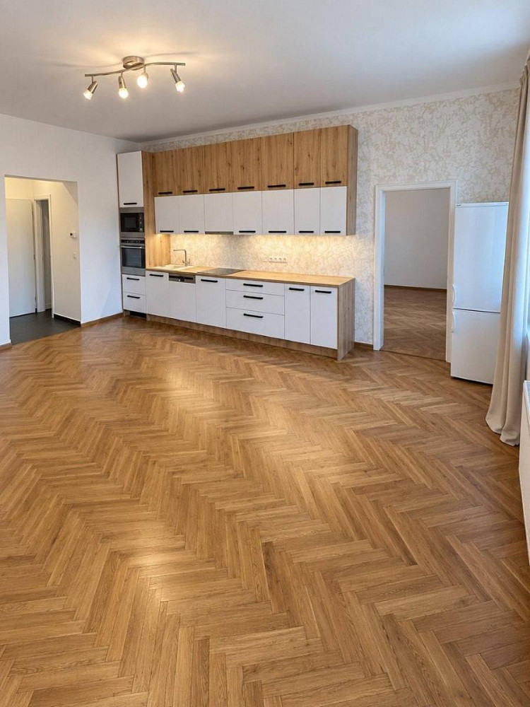 Pronájem bytu 2+kk 80 m² – fotografie 3