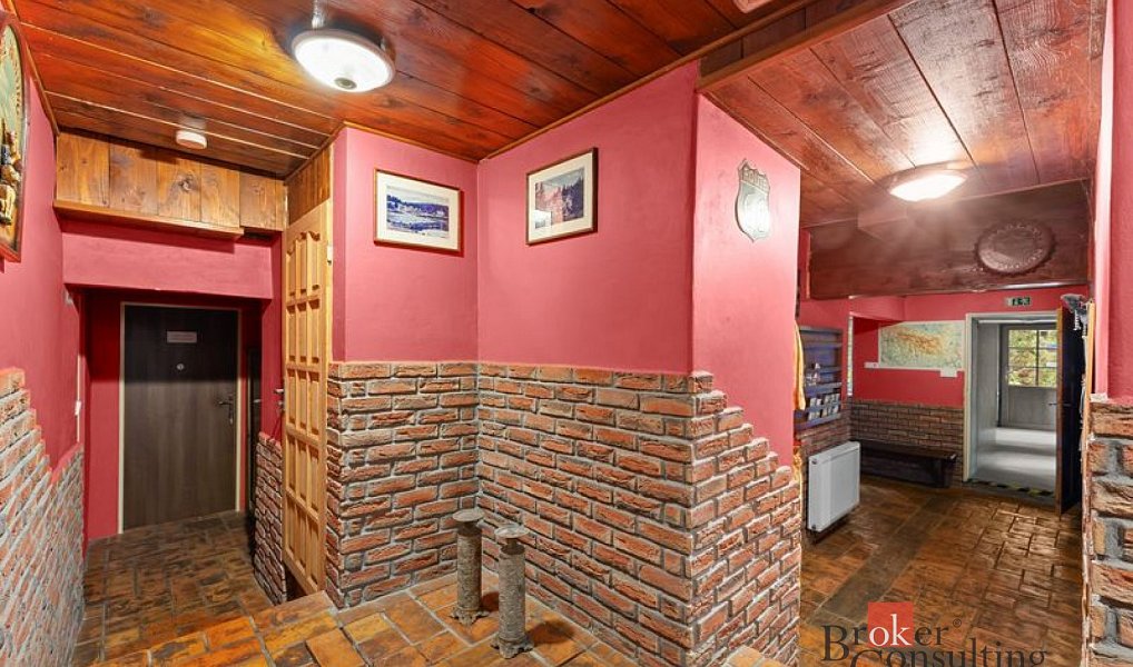 Prodej domu 650 m² s pozemkem 906 m², Strážné – náhled fotky 38