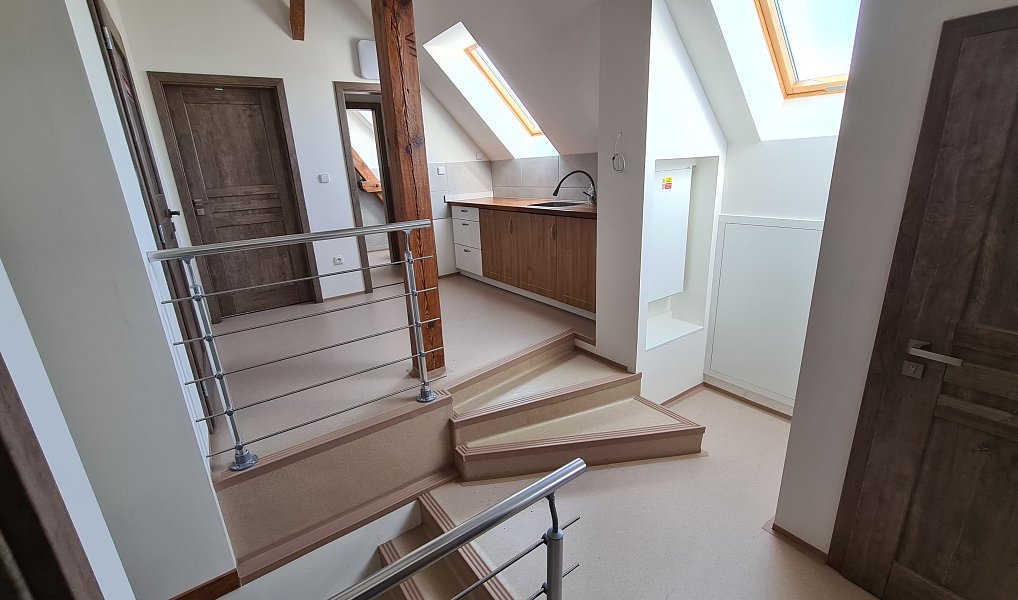 Pronájem kanceláře 12 m², Milovice – náhled fotky 6