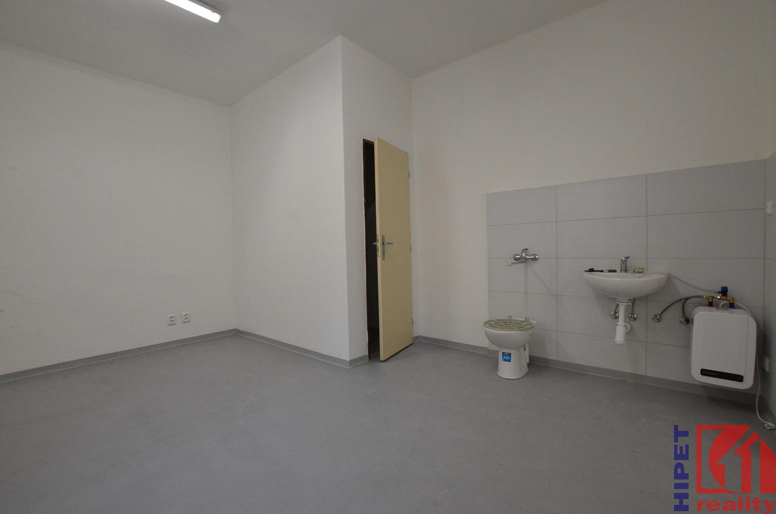 Pronájem obchodních prostor 60 m² – fotografie 3