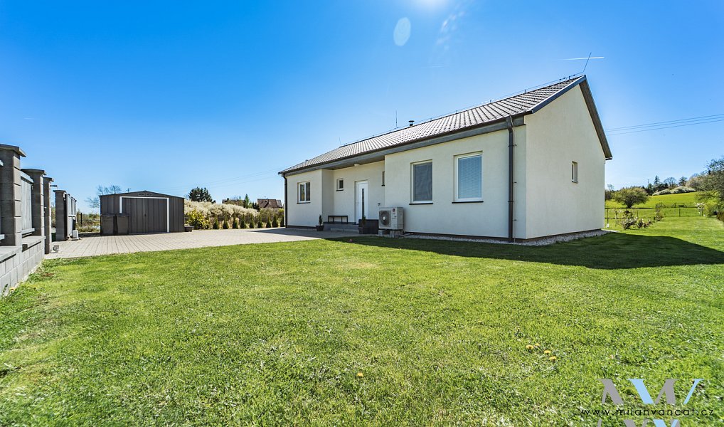 Prodej domu 106 m² s pozemkem 1 942 m², Zalužany – náhled fotky 3