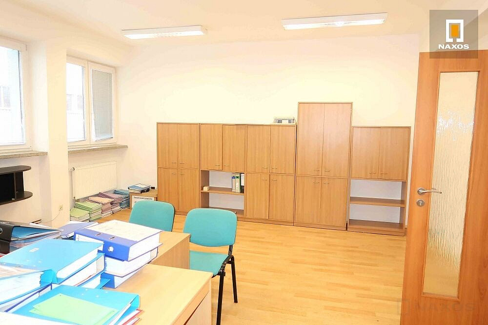 Pronájem kanceláře 600 m² – fotografie 3