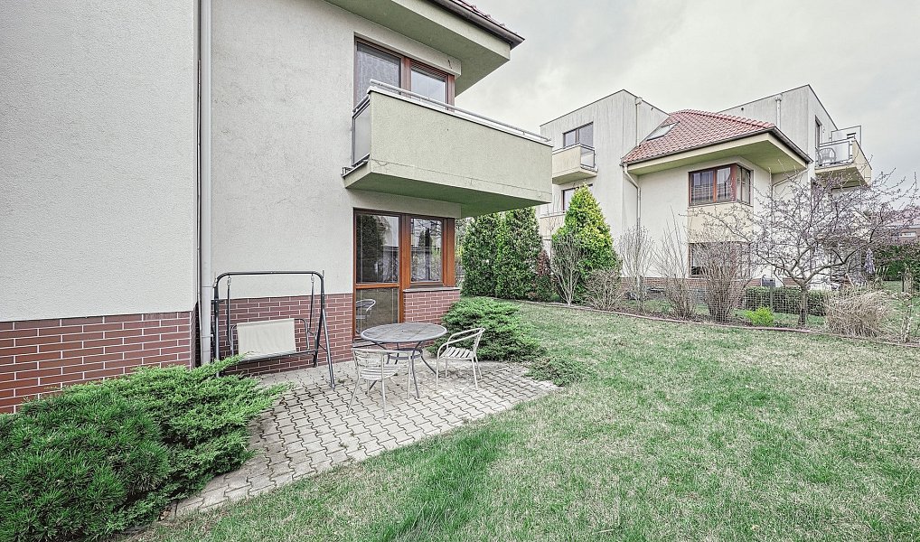 Pronájem bytu 4+1 88 m², Jesenice – náhled fotky 10
