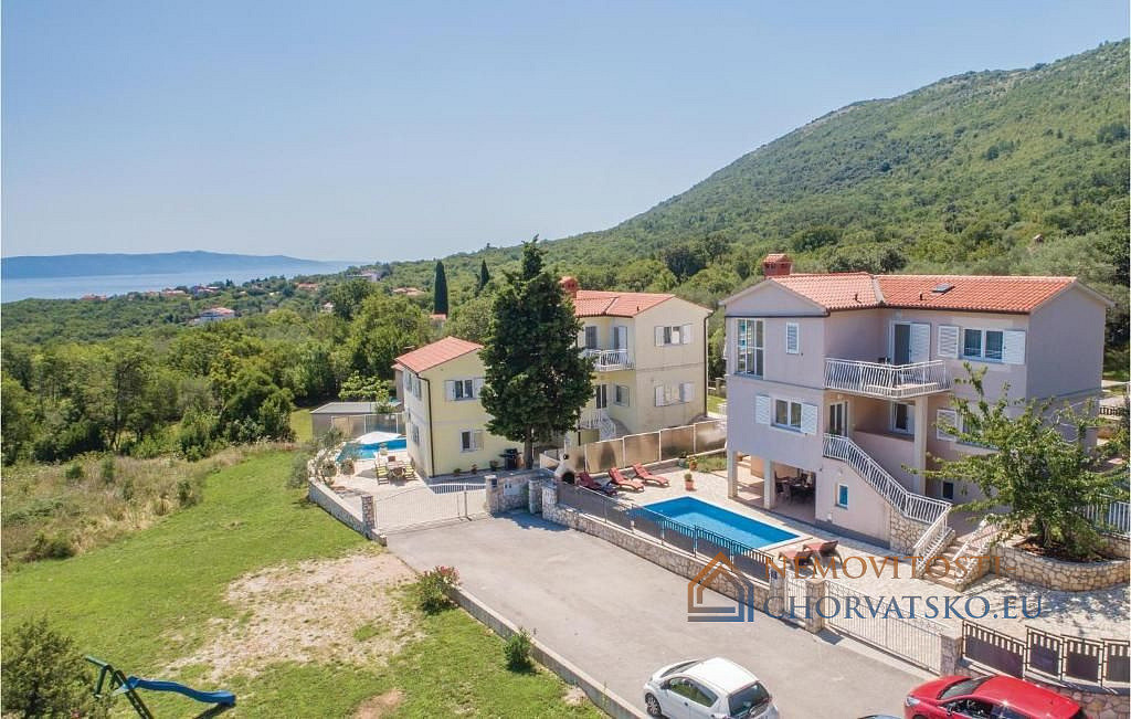 Prodej domu 181 m² s pozemkem 500 m² - Widok 3