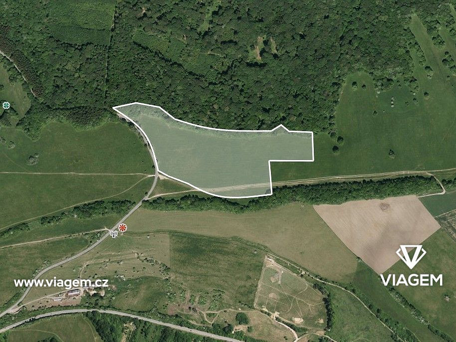 Prodej pole 3 304 m²