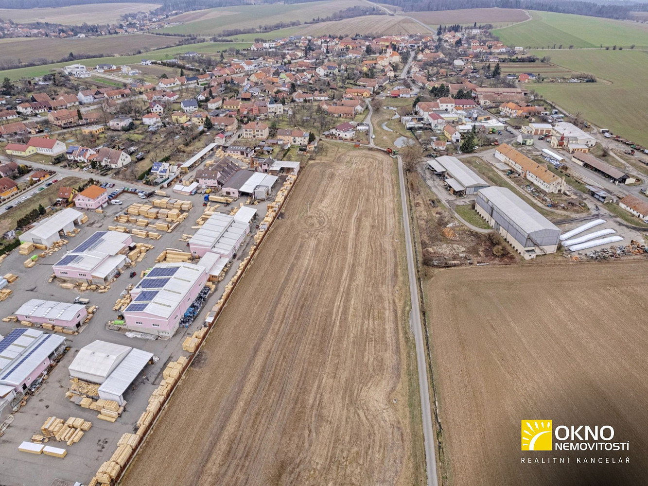 Prodej komerčního pozemku 700 m² – pohled 4