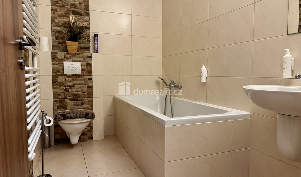 Prodej ubytovacího objektu 908 m², Topolná – náhled fotky 2