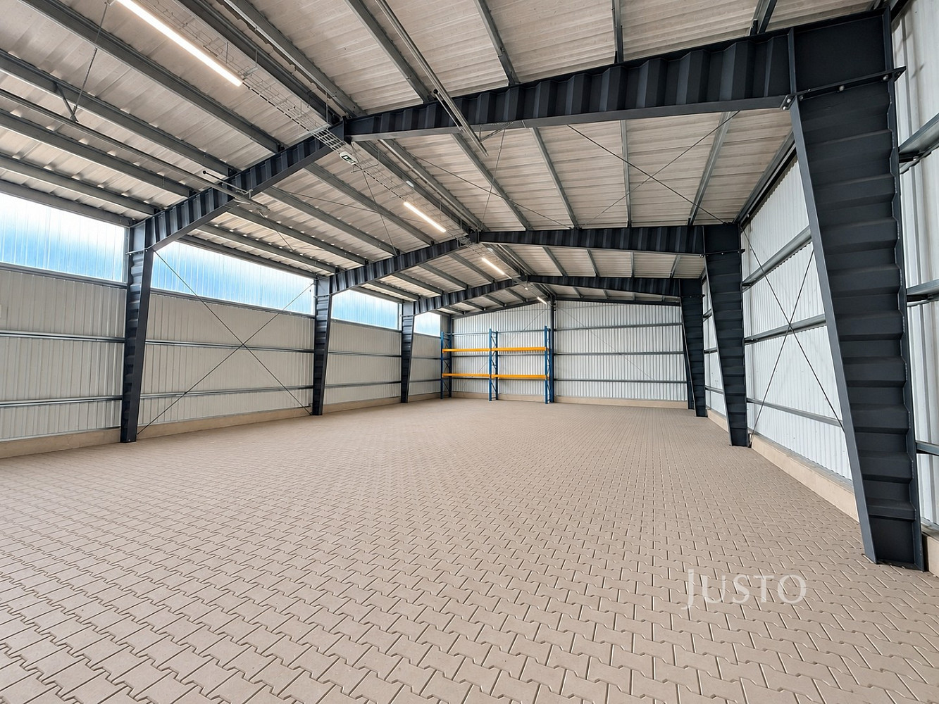 Pronájem skladovacích prostor 250 m²