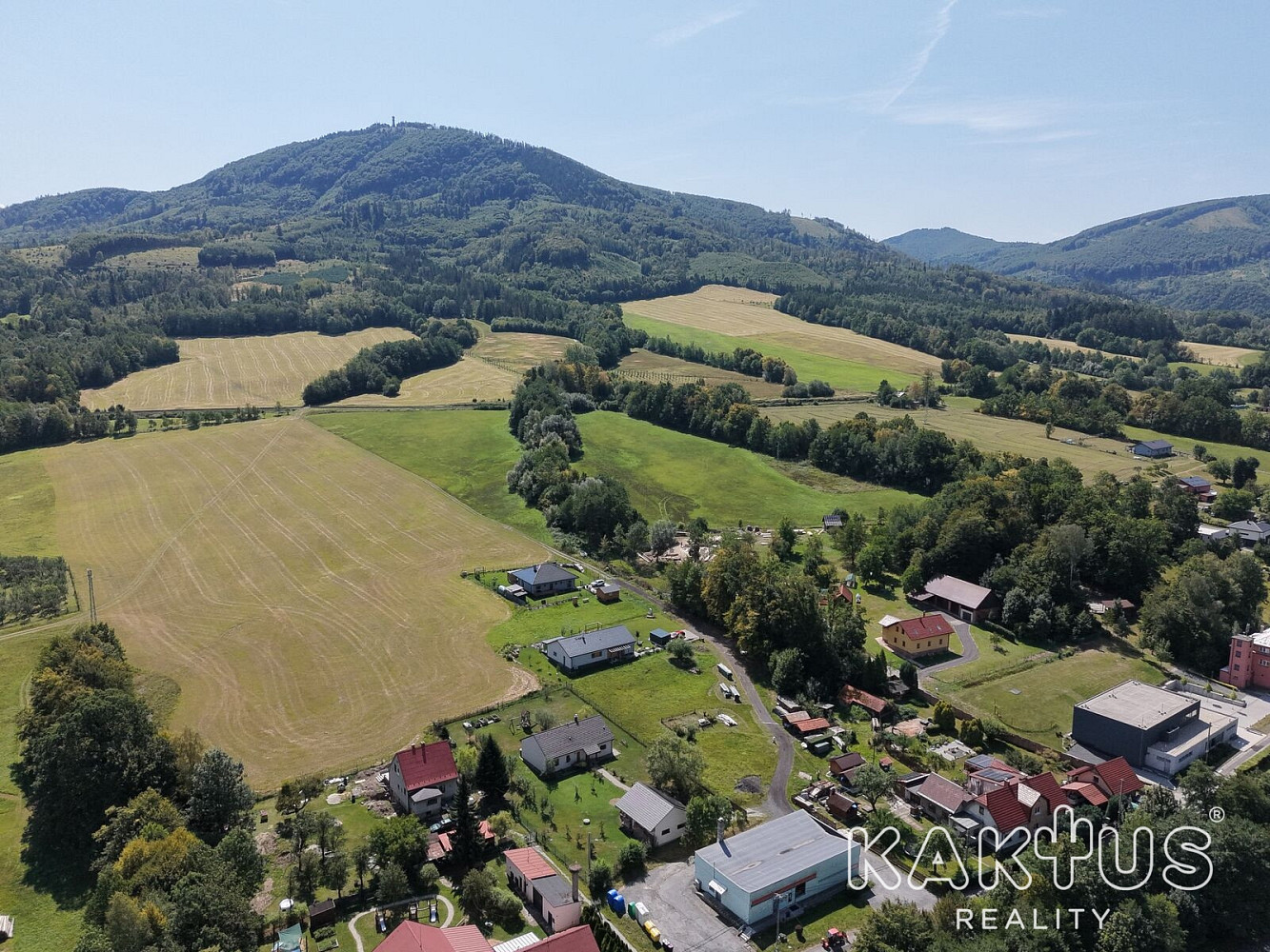 Prodej stavebního pozemku 922 m² – fotografie 5