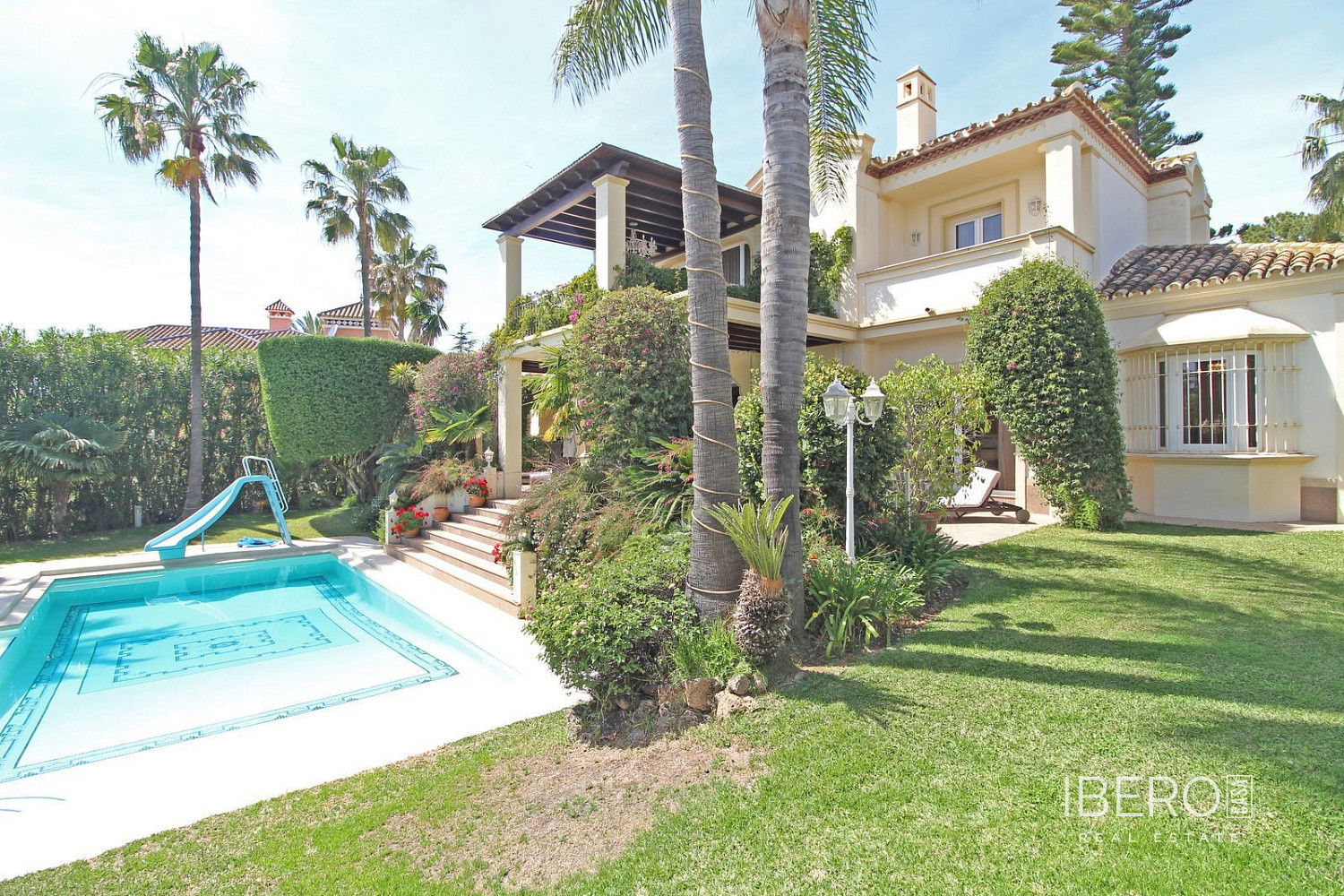Prodej domu 533 m² s pozemkem 1 273 m²