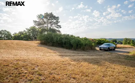 Prodej pole 11 767 m², Benešov