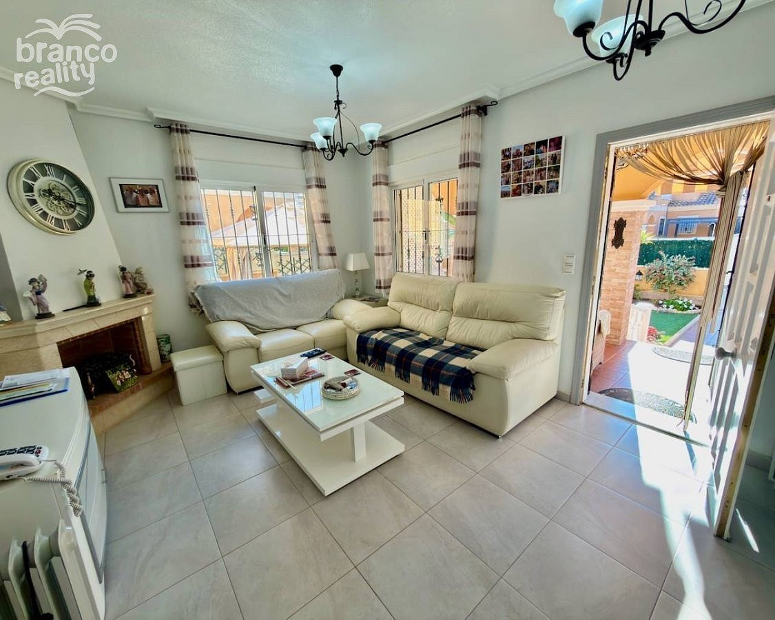 Prodej domu 180 m² s pozemkem 200 m² - Widok 2