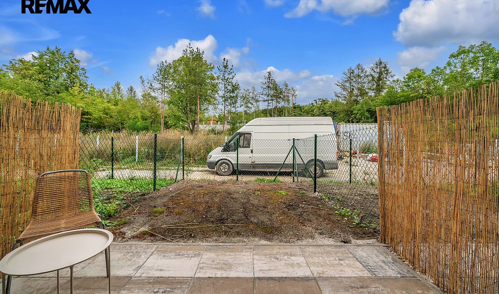 Pronájem bytu 1+kk 25 m², Milovice – náhled fotky 11