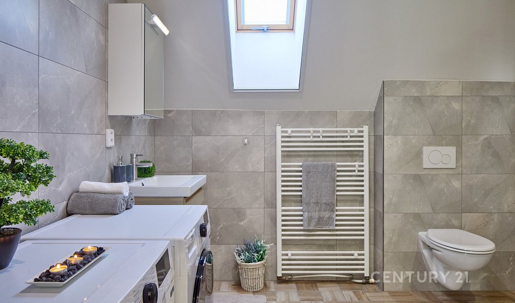 Prodej domu 260 m² s pozemkem 457 m², Ladná – náhled fotky 25