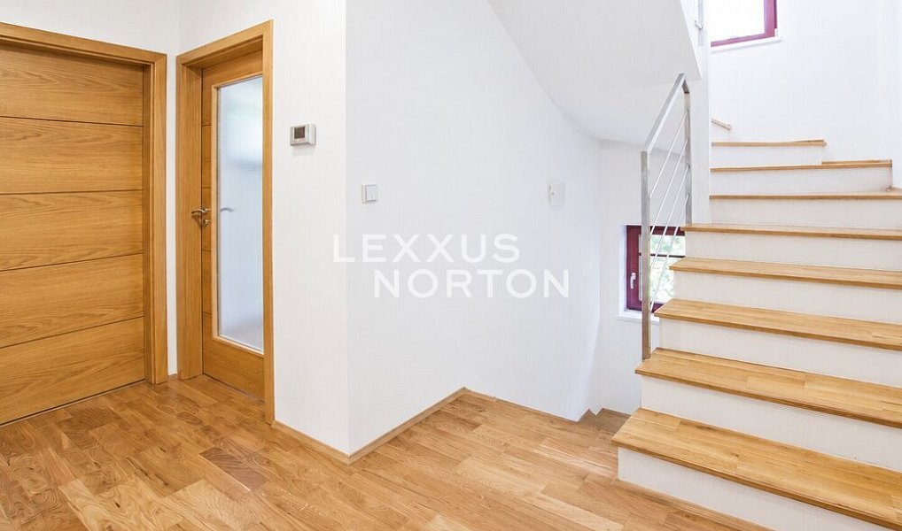 Pronájem domu 350 m² s pozemkem 800 m², Praha – náhled fotky 9