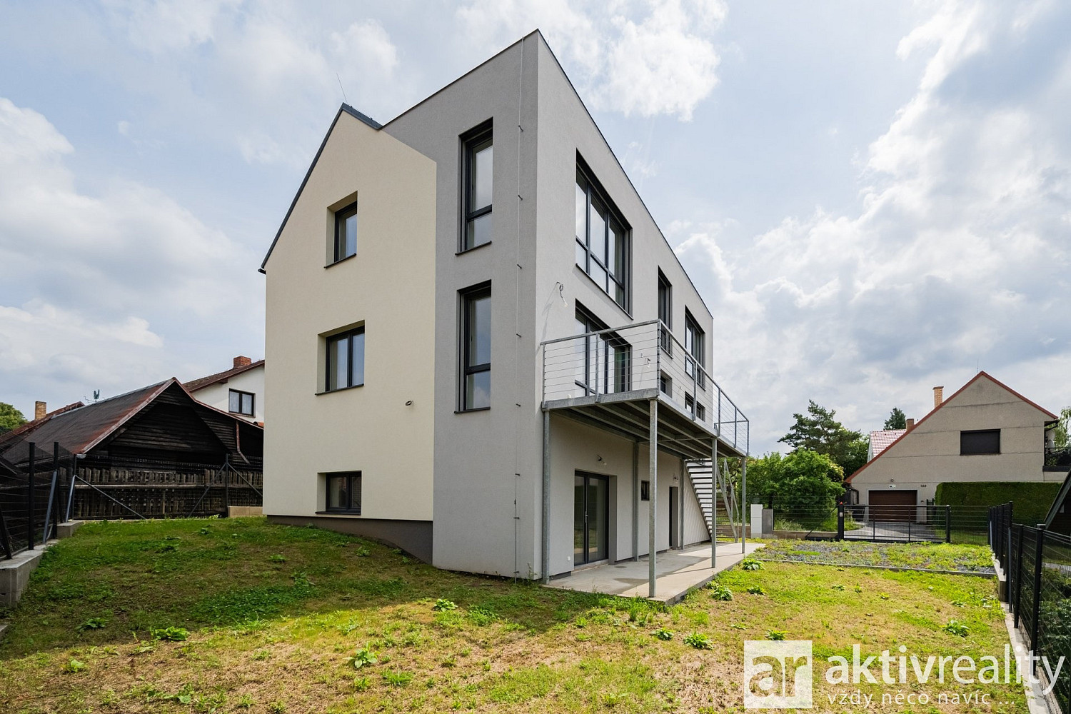 Prodej domu 248 m² s pozemkem 390 m²