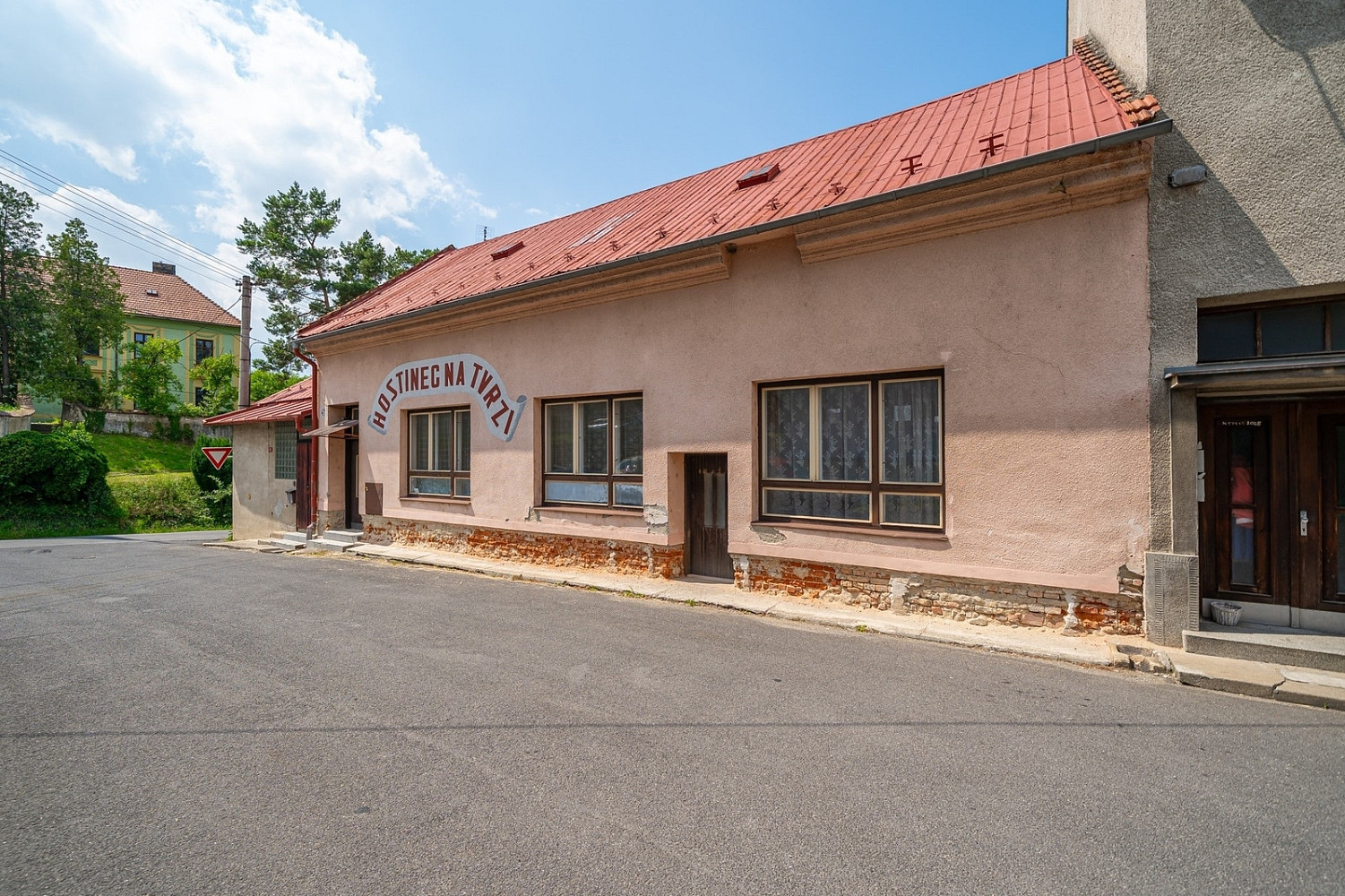 Prodej obchodních prostor 214 m² – fotografie 2