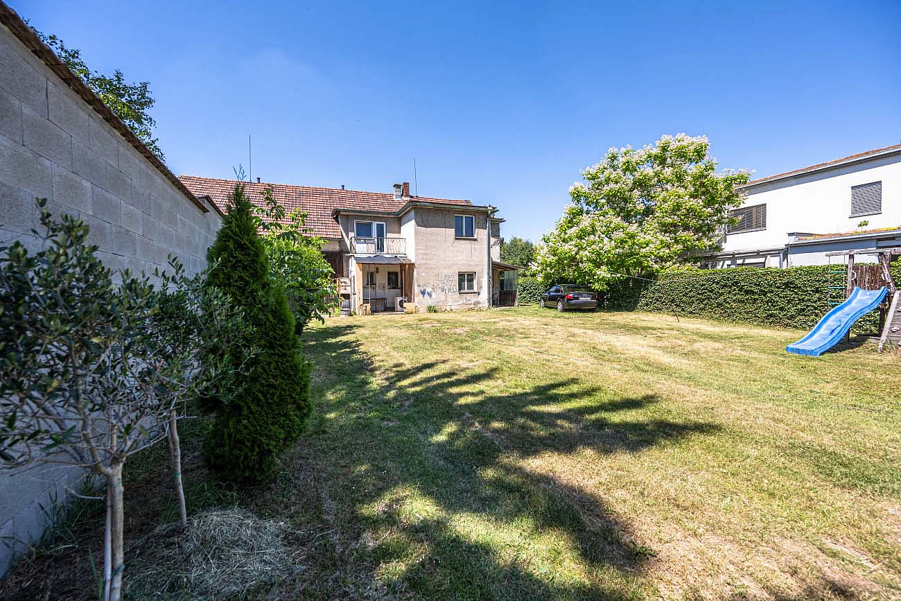 Prodej stavebního pozemku 704 m² – pohled 5