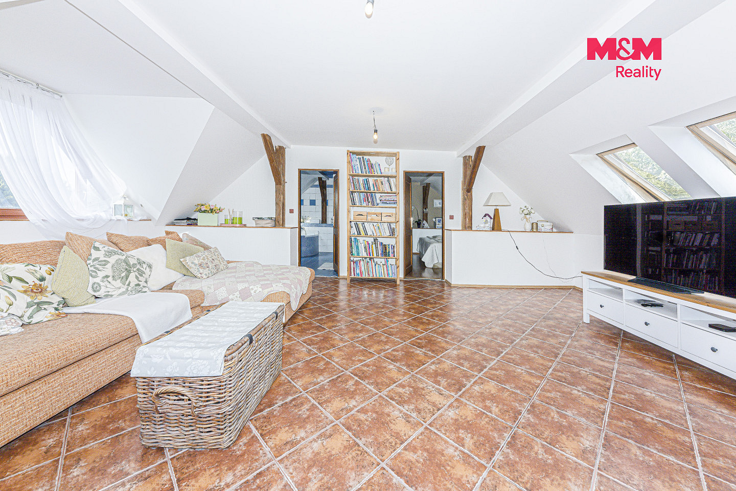 Prodej domu 185 m² s pozemkem 1 642 m² – fotografie 2