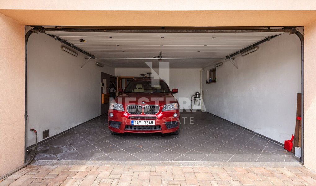 Prodej domu 444 m² s pozemkem 2 325 m², Vestec – náhled fotky 32