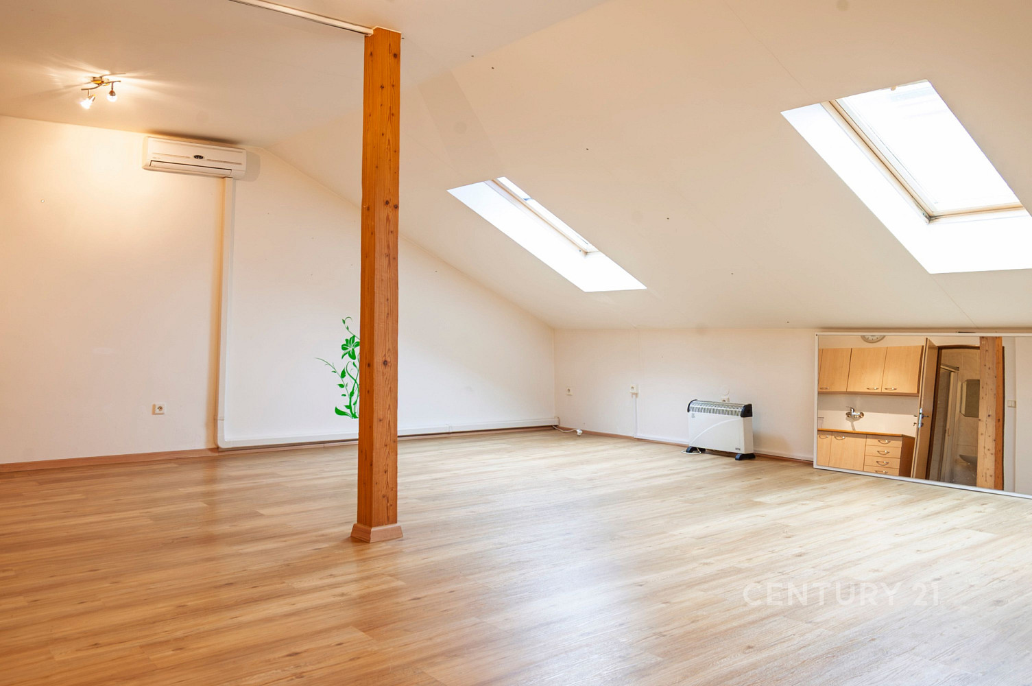 Pronájem obchodních prostor 82 m² – fotografie 2